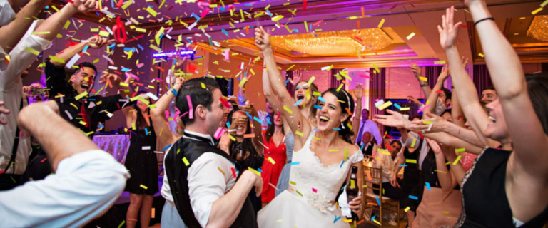 Lees meer over het artikel 8 Partystarters En -Stoppers: Wat Kun Je Als Bruidspaar Zelf Doen Voor Een Spetterend Feest?